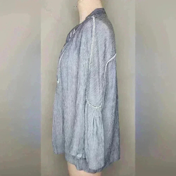 Tommy Hilfiger Women's Embroidered Crinkle Peasant Top -Gray Size Medium - Picture 2 of 9